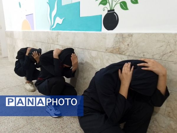 بیست و ششمین مانور سراسری زلزله در دبیرستان دخترانه فاطمیه