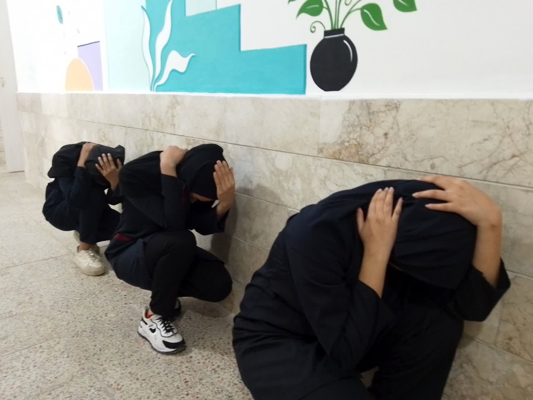 بیست و ششمین مانور سراسری زلزله در دبیرستان دخترانه فاطمیه