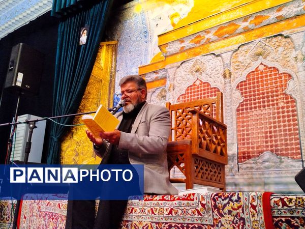 شب اول محرم، دانش‌آموزان کاشمری در هیئت انصار المهدی پرچم عشق برافراشتند