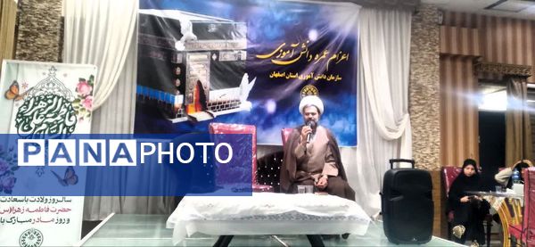 اعزام دانش‌آموزان دختر اصفهانی به حج عمره مفرده