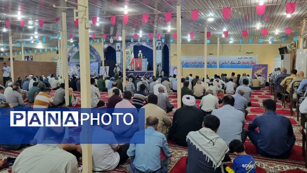 تجمع نمازگزاران نماز جمعه قشم در روز خشم و نصر