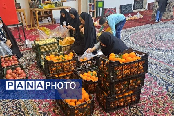 توزیع ۱۳۰ بسته یلدایی به همت خیران و معتمدان شهر بین نیازمندان