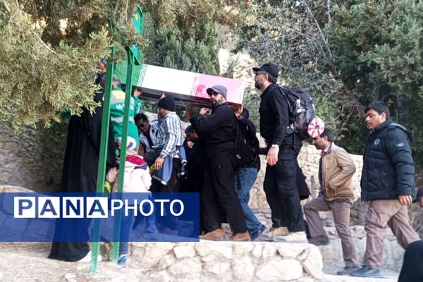 دانش‌آموزان کوهنورد دبستان شاهد حیات زائر شهید گمنام شدند