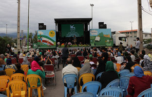 تماشاخانه سیار کانون میزبان برنامه‌های یادمان شهدا در بهارستان