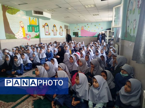 اکران نمایش عروسکی در منطقه رضویه 