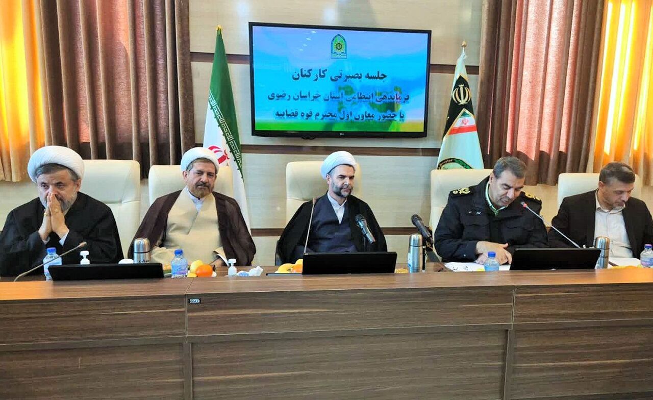 قدرت زمانی مشروع است که در خدمت کرامت مردم باشد