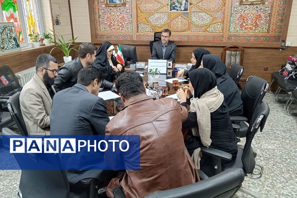 نشست تخصصی تفکر و سبک زندگی با تأکید بر ارتقای کیفیت آموزش در مدارس متوسطه اول شهریار