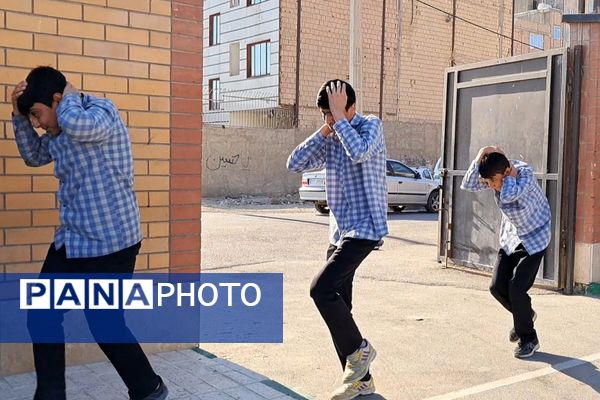 مراسم پدافند غیرعامل در دبیرستان بشارت بهارستاندو