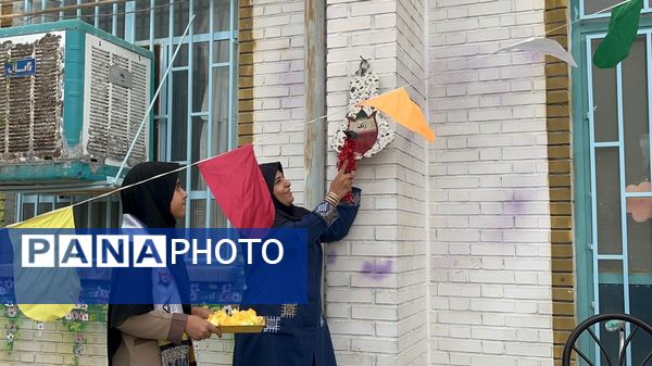 نواختن زنگ مهر در مدرسه شهید محمدی پور خلیل آباد 
