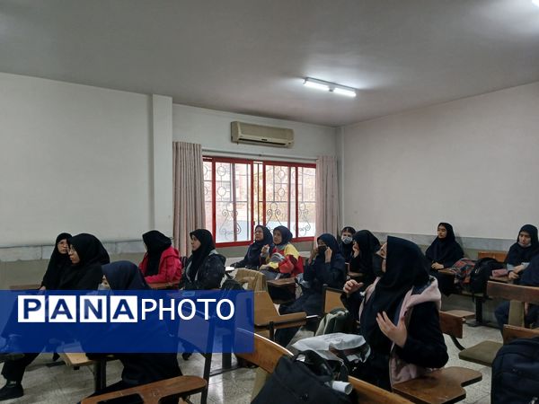  جلسه شورا  و بسیج دانش آموزی در دبیرستان نمونه دولتی مهشید مصلی نژاد