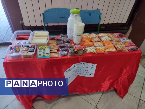  بازارچه آثار دانش آموزان پایه ششم مدرسه فاطمه الزهرا(س) به مناسبت هفته «ماها»