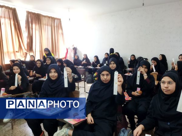 یادآورحماسه سیزدهم آبان دردبیرستان شاهدشهید قاسم سلیمانی