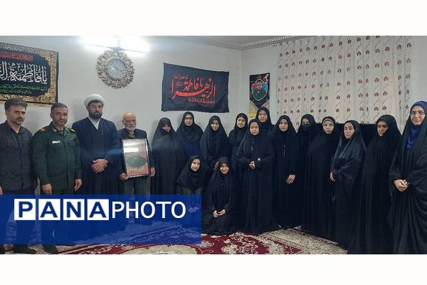 دیدار دانش‌آموزان مدرسه نمونه دولتی شهیدی با مادر شهید مجید زارعی به مناسبت روز مادر