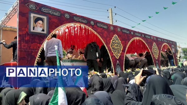 مردم کرج پیکر شهدا حمله رژیم غاصب صهیونیستی به ایران را با عشق و احترام تشییع کردند