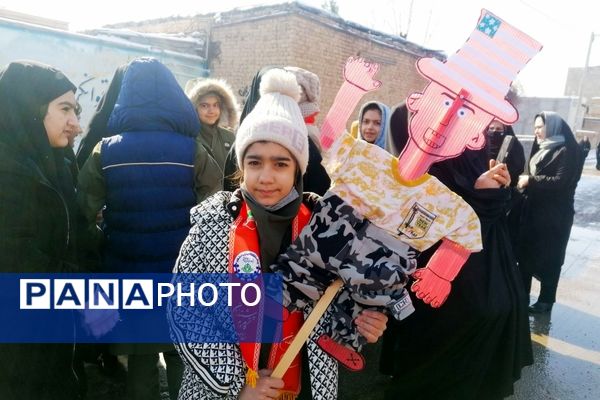 پاسخ حماسی مردم انقلابی فاروج به استکبار جهانی با حضور در راهپیمایی ۲۲بهمن 