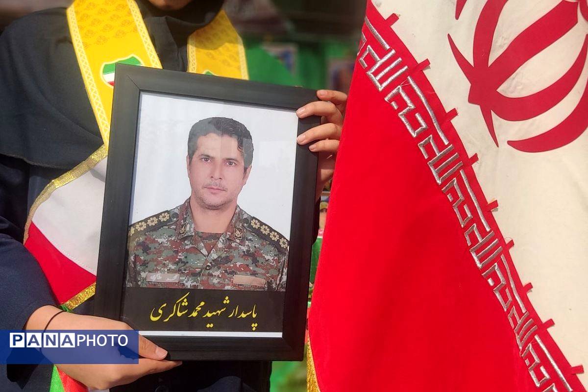  آیین وطن‌یار در مدرسه فرزانگان1 اسلامشهر باحضور خانواده شهید شاکری 