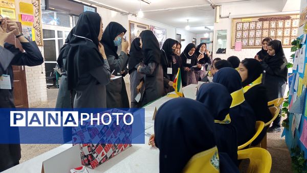 دانش آموزان دبیرستان صدیقه یک نمایندگان خود را برگزیدند 