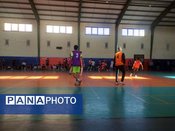 مسابقات فوتسال درون مدرسه به مناسبت هفته تربیت بدنی برگزار شد 