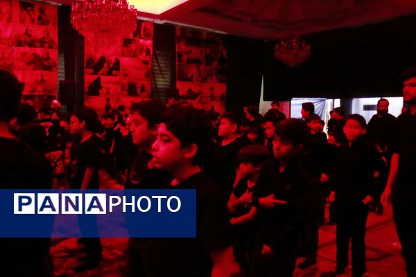 عزاداری دانش‌آموزان مشهدی در حسینیه فرهنگیان مشهد