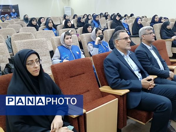 دوره خبرنگاری ویژه دانش‌آموزان دختر و پسر ناحیه یک اهواز 