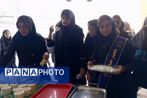 ایستگاه صلواتی دانش‌آموزان دانش‌نیا؛ تجلی ارادت به حضرت فاطمه زهرا(س)