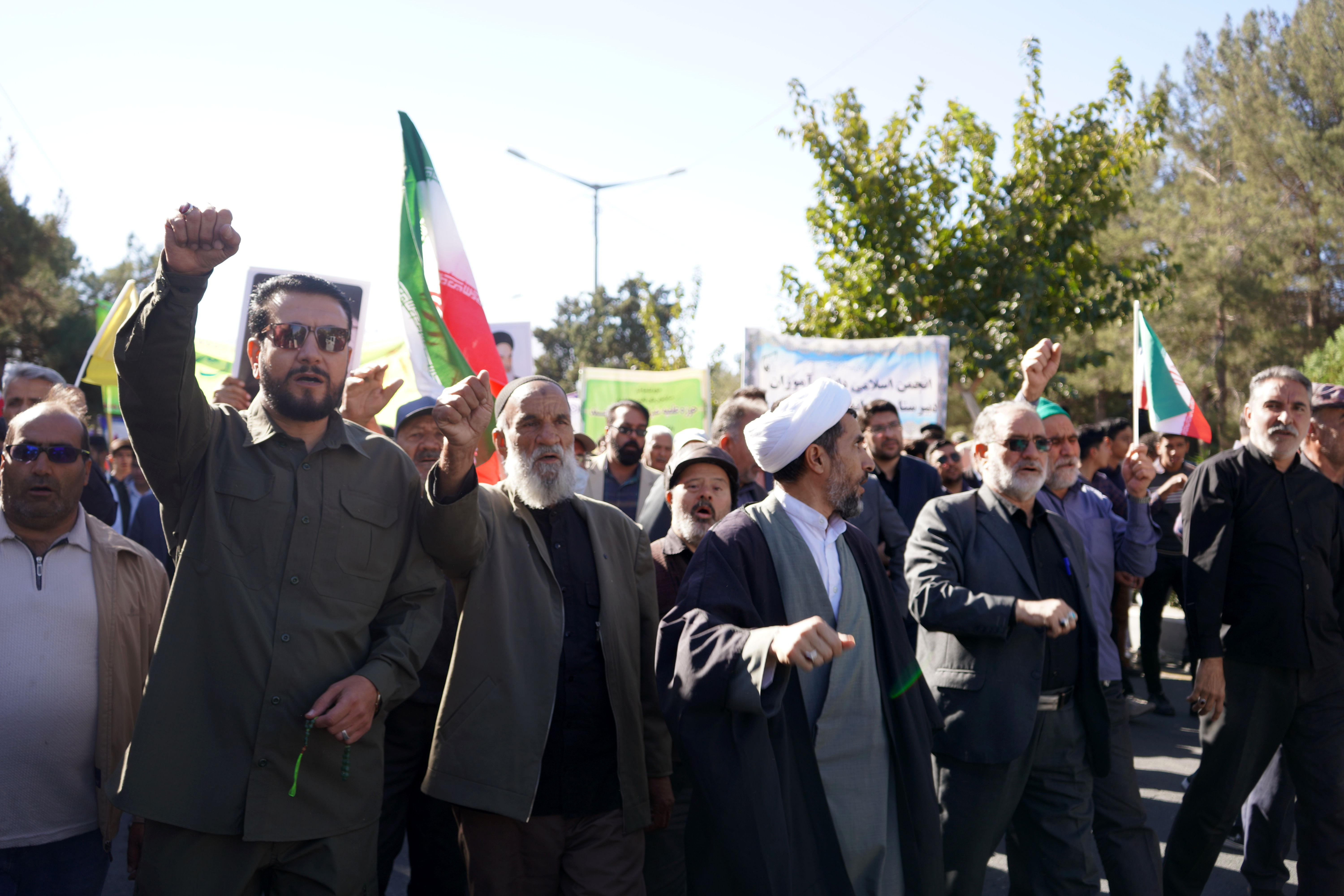 حضور پرشور دانش‌آموزان و دانشجویان بیرجندی در مراسم یوم الله سیزده آبان