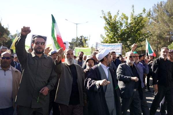 حضور پرشور دانش‌آموزان و دانشجویان بیرجندی در مراسم یوم الله سیزده آبان