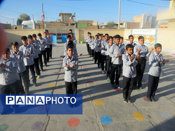 صبحگاهی شاد و پرنشاط در مدارس خاتم