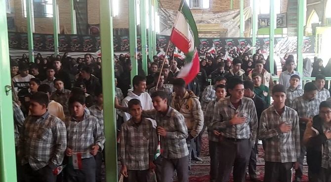 دهه نودیها ی شهر صغاددر ۱۳ آبان با  شهدای دانش آموزتجدید بیعت کردند