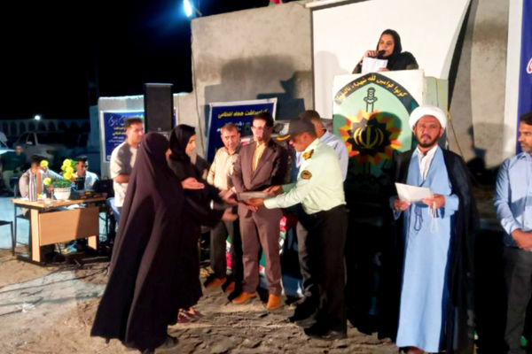 برگزاری جشن خانوادگی و تجلیل از خانواده کارکنان انتظامی در منوجان