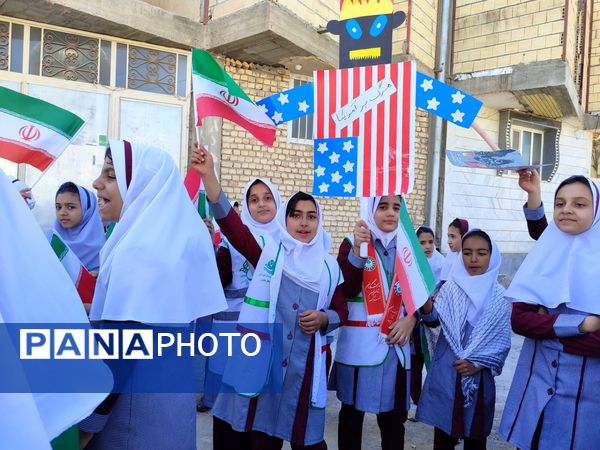 حضور گسترده دانش آموزان سورشجان در راهپیمایی ۱۳ آبان؛ فریاد ایستادگی در برابر استکبار جهانی