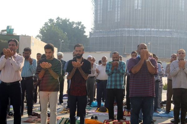 بندرعباسی‌ها توفیق یک ماه عبادت را در نماز عید فطر به شکرانه نشستند
