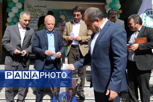 جشن عاطفه‌ها در دبیرستان ۱۳ آبان تبریز