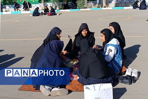 برگزاری صبحانه سالم به‌مناسبت هفته تربیت بدنی در دبیرستان الغدیر شهر قیامدشت ناحیه یک ری