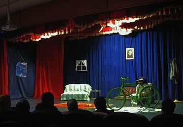 نمایش «دوچرخه»، عشق مادری میان ترس و تهدید