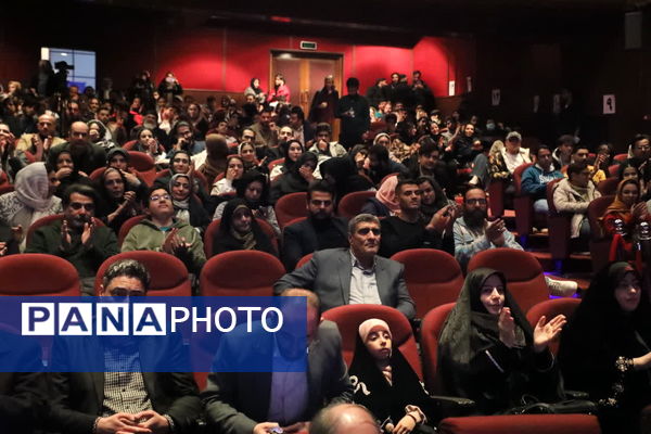 آیین تقدیر از برگزیدگان بیست و ششمین جشنواره تئاتر استان قم