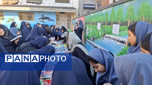 هفته کتاب و کتابخوانی در دبیرستان بهار آزادی قائمشهر