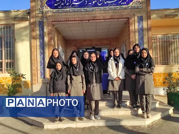 آیین معرفی همیاران معلم در دبیرستان نمونه اندیشه 