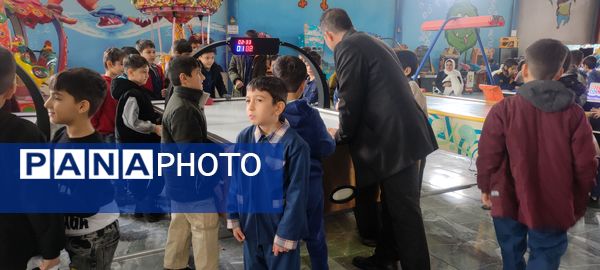 اردوی دانش‌آموزان مدرسه مبین در شهربازی پارک کوثر شیروان