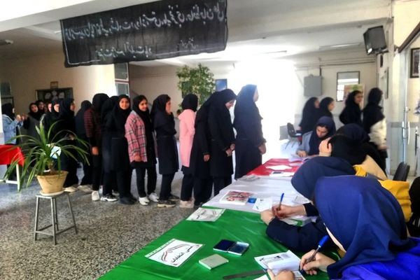 انتخابات شورای دانش‌آموزی در هنرستان دخترانه دانش