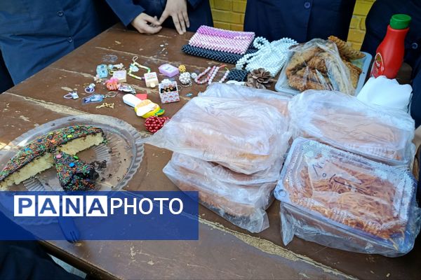 بازارچه غذا و صنایع دستی دانش آموزان دبیرستان صدیقه کبری 
