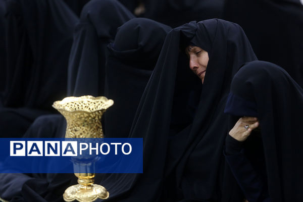 آیین سیاهپوشی حرم حضرت معصومه(س) در آستانه ماه عزاداری سیدالشهدا(ع)
