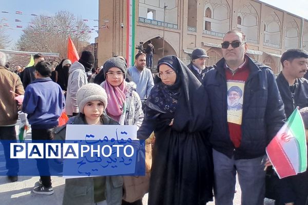 حضور پرشور مردم اصفهانی در راهپیمایی ۲۲بهمن 