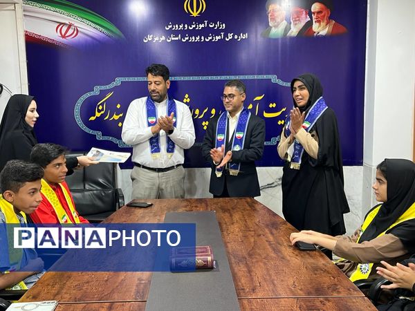 مراسم تجلیل از دانش‌آموز خبرنگاران بندرلنگه