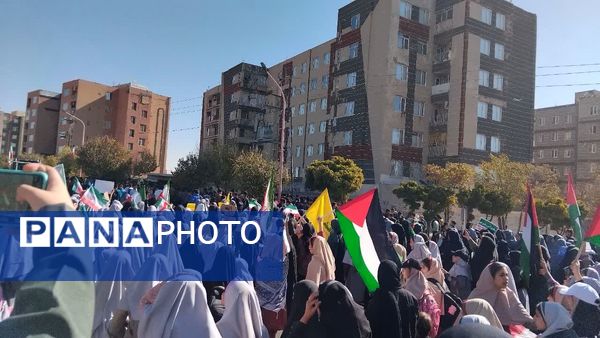 راهپیمایی ۱۳ آبان؛ روز دانش‌آموز 