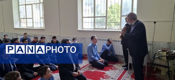 برپایی نماز جماعت ظهر و عصر در آموزشگاه شهید رجایی یک بجنورد