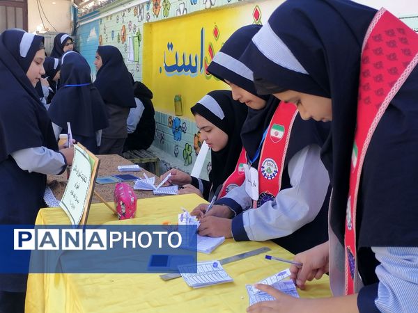 مراسم انتخابات شورای دانش آموزی در دبیرستان ناهید نخودی 