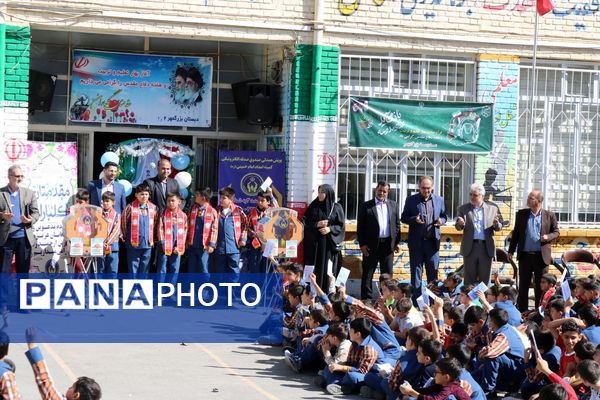 جشن عاطفه‌ها در مدرسه بزرگمهر مرند