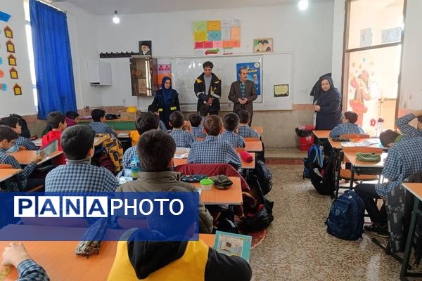 آموزش مصرف درست گاز همزمان با سرد شدن هوا در دبستان ملاصدرا در شهرستان قدس