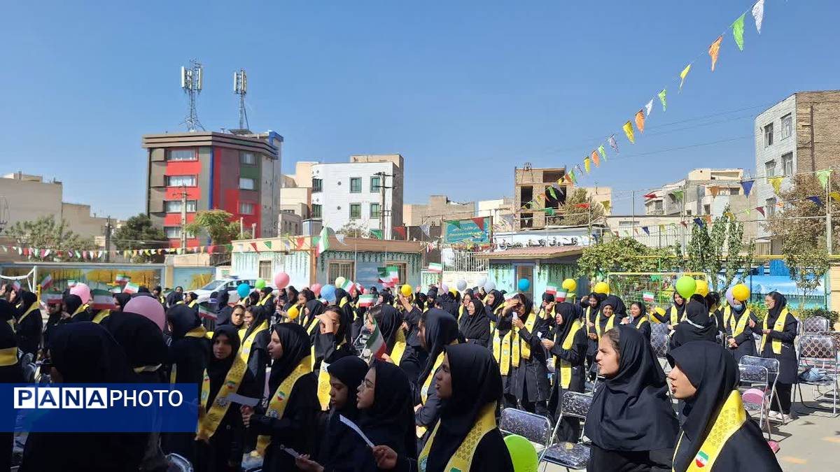 آیین متمرکز استانی جشن عاطفه‌ها‌ در دبیرستان فرزانگان یک ناحیه یک کرج 